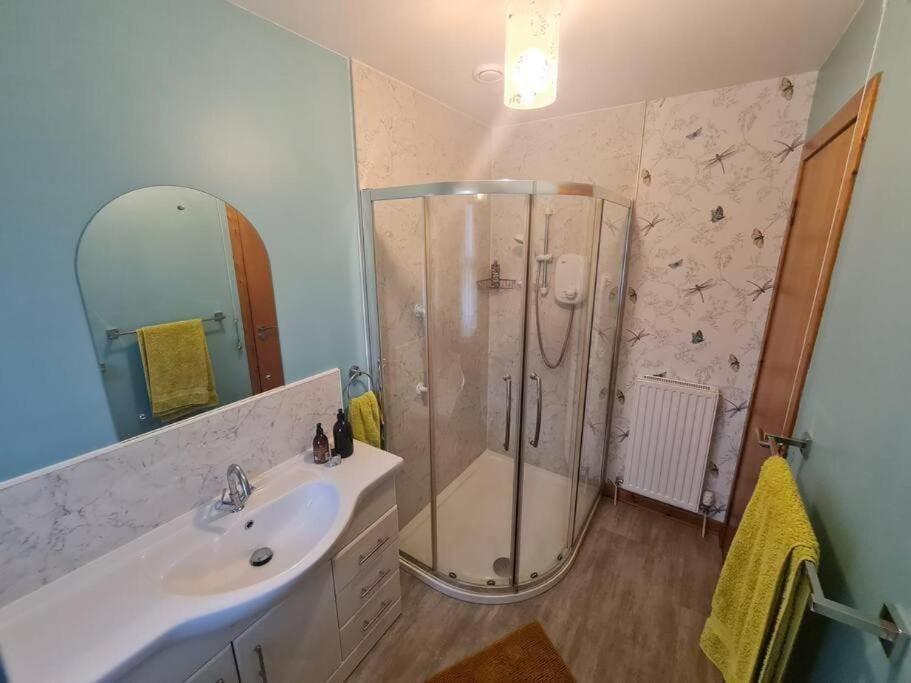 Peaceful Getaway In Peebles Villa Екстериор снимка